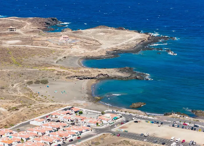 Home2book Cozy & Modern Apt, Pool & Terrace