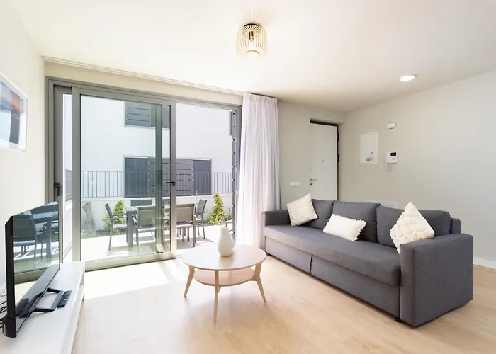 Home2book Cozy & Modern Apt, Pool & Terrace 아파트
