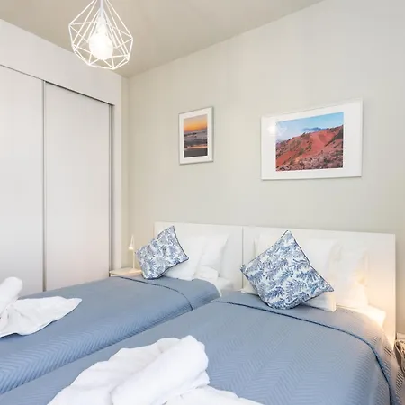 Home2book Cozy & Modern Apt, Pool & Terrace